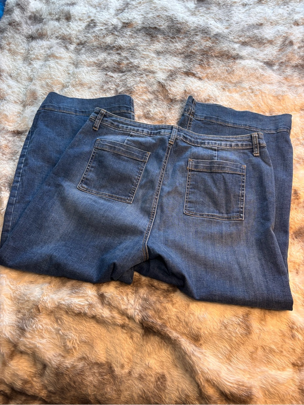 Time and Tru Wide-Leg Capri Jeans in Blue Denim - Picture 2 of 6
